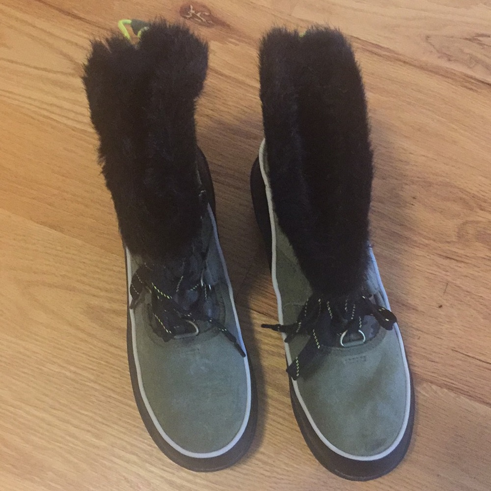 Sorel women’s short boot